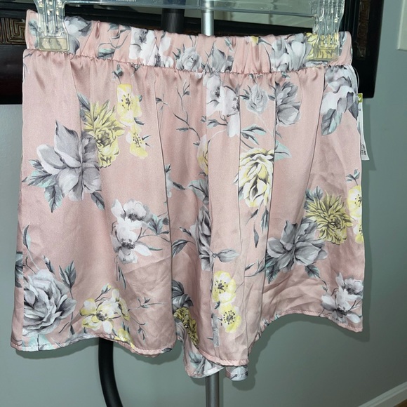 Silk floral shorts set - Picture 7 of 11